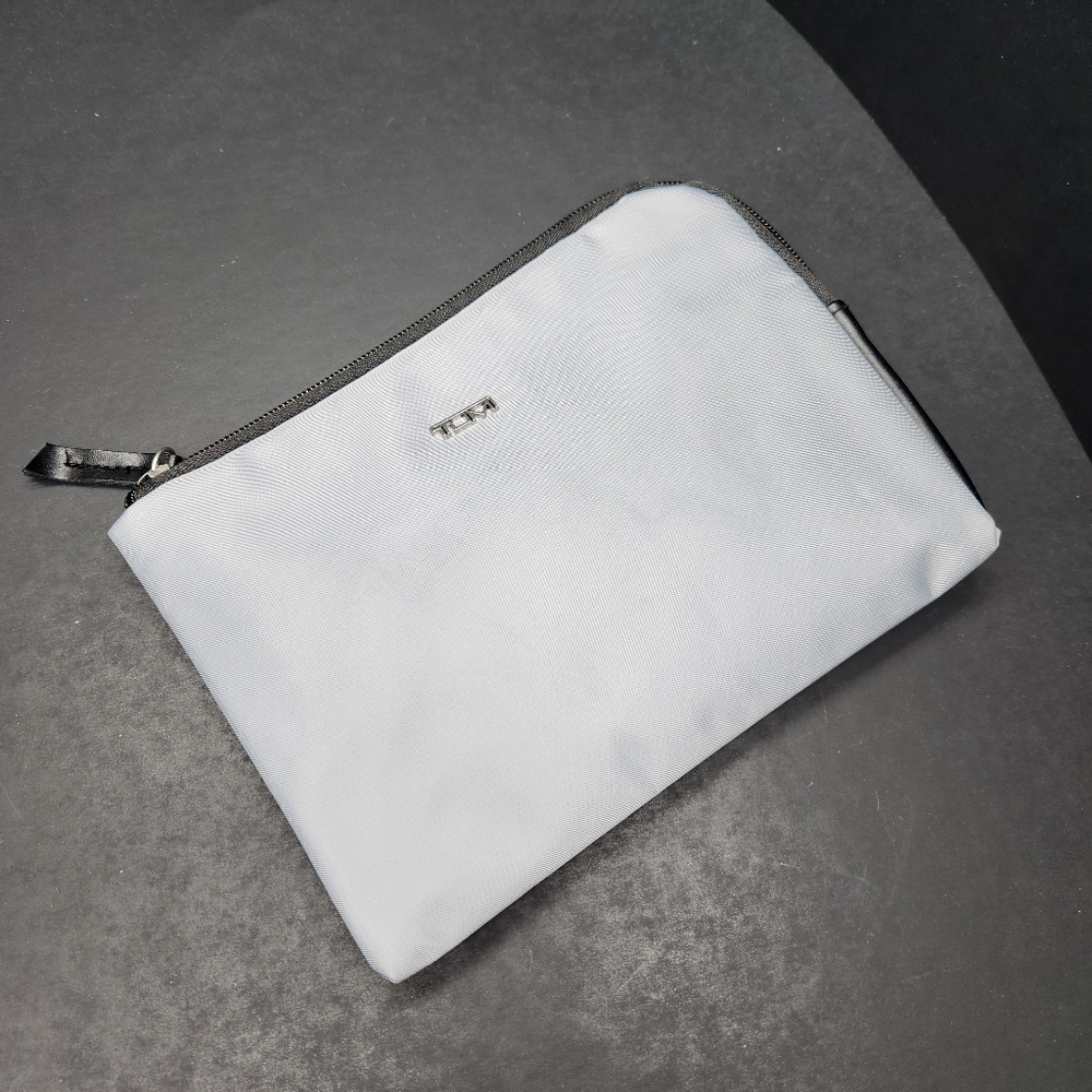 Tumi for Delta toiletry bag men's grey nylon first class unisex travel luxury